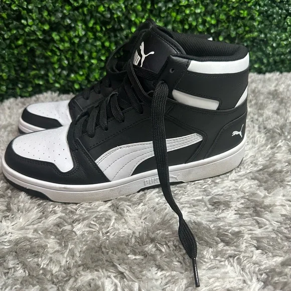 Sneakers - Picture 4 of 4